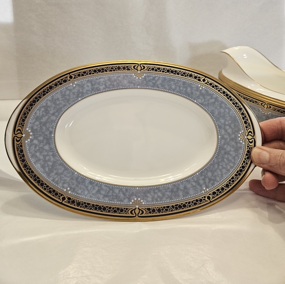 Noritake"Icon" pattern gravy boat with tray. - Picture 5 of 11